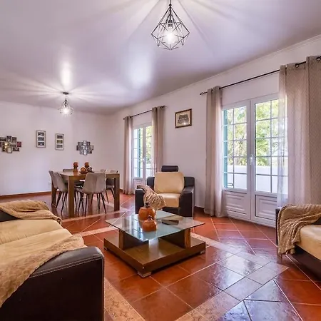 Dom wakacyjny Batalha Family House Fenais da Luz