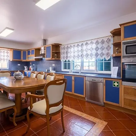 Batalha Family House Holiday home *