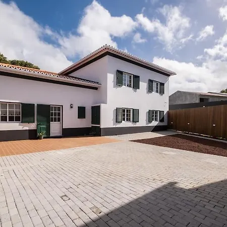 Batalha Family House Holiday home Fenais da Luz