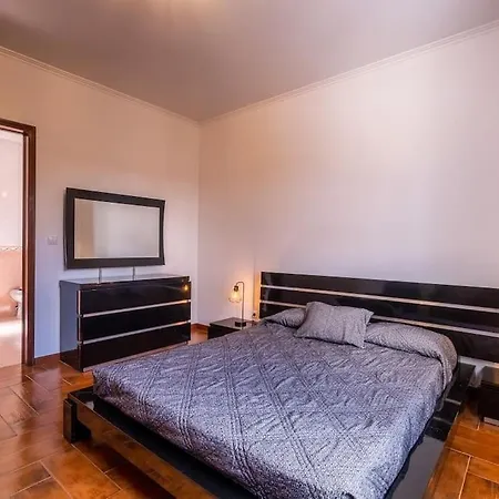 Batalha Family House Holiday home *