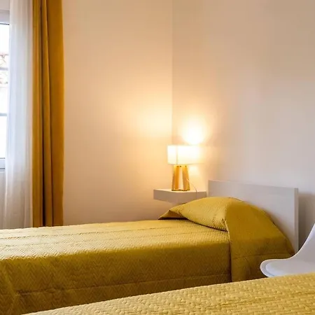 Casa de Férias Batalha Family House Fenais da Luz