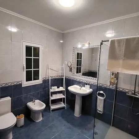 Casa de Férias Batalha Family House Fenais da Luz