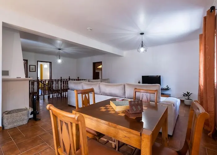 Batalha Family House Tatil Evi