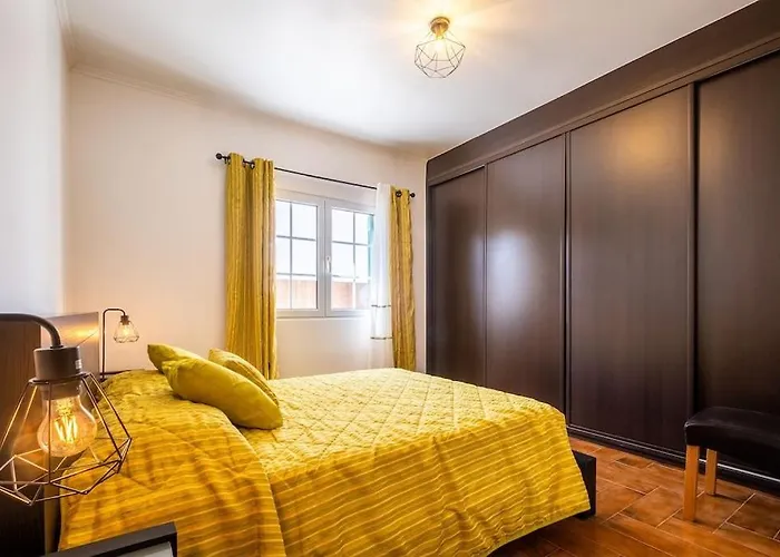 Batalha Family House Tatil Evi Fenais da Luz